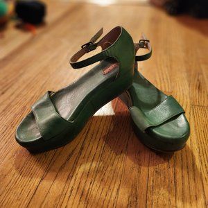 Platform sandals